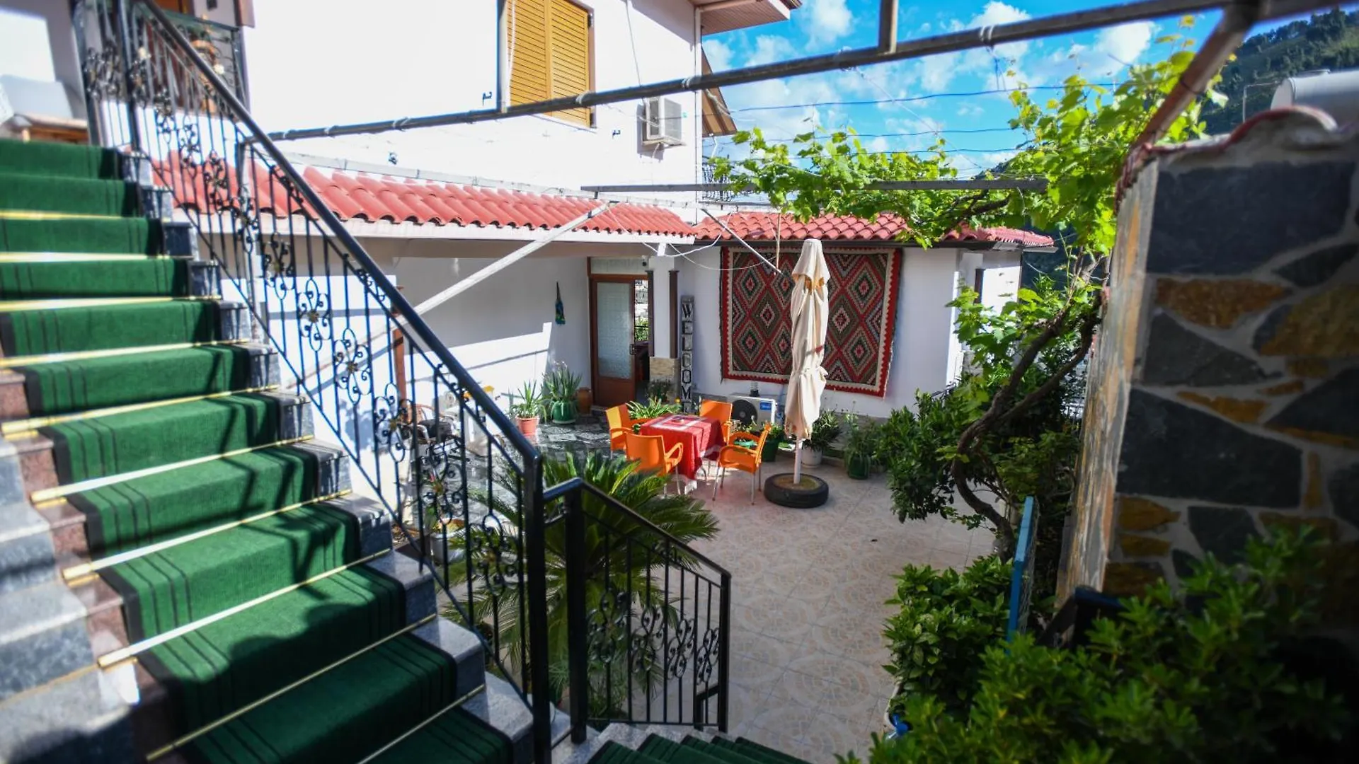 Rezidenca Aurel Center Villa Berat 0*,