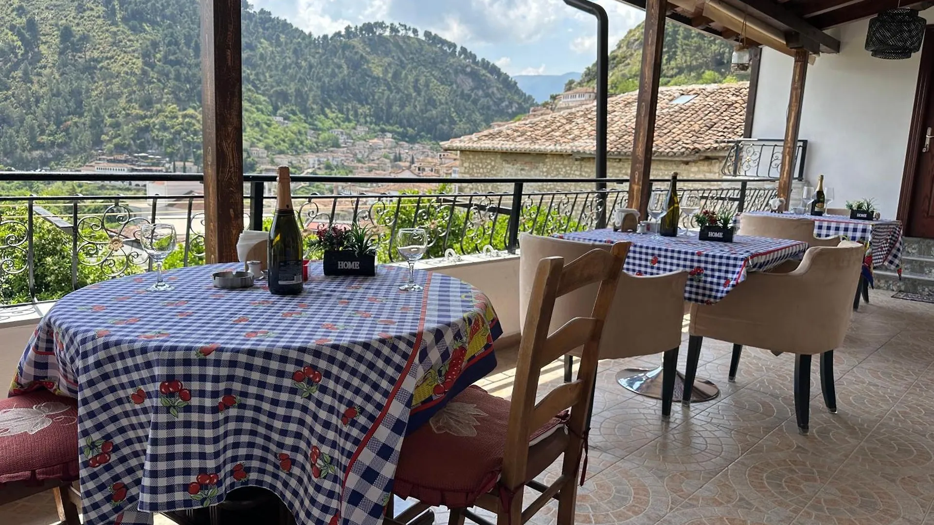 Rezidenca Aurel Center Villa Berat 0*,  Albania